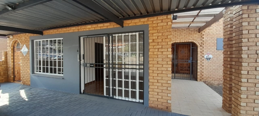 To Let  Bedroom Property for Rent in Wilkoppies North West